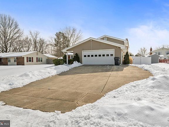 2nd image of 2730 Pinewood Dr