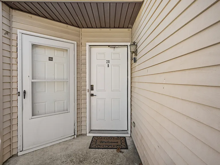 28 Hopewell Ln #B — Photo 19