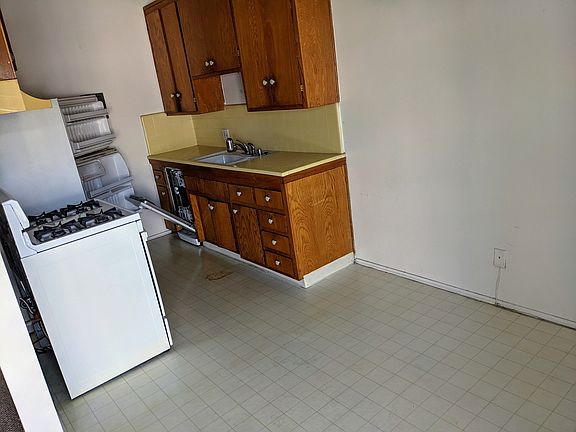 5th image of 11512 Ohio Ave APT 5