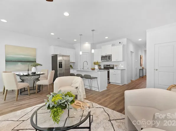 432 Granby Cir, Charlotte, NC 28217