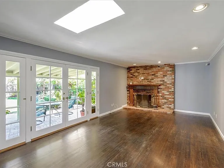 8512 Remmet Ave — Photo 2