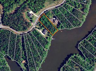 86 E Commodore Dr, Cross Hill, SC 29332