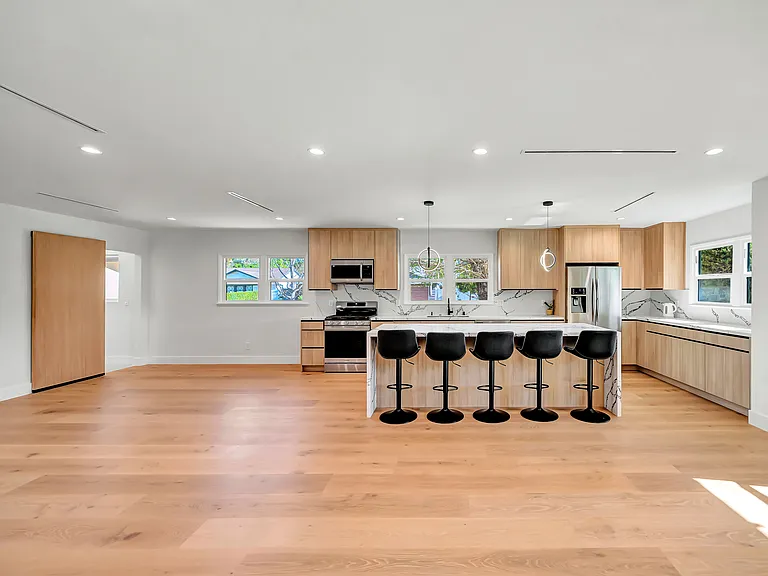 23635 Marylee St — Photo 10