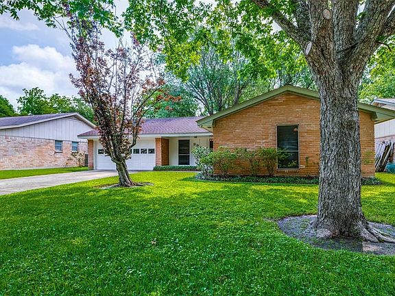 3rd image of 8915 Bintliff Dr