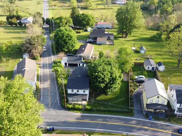 204 N Hoernerstown Rd, Hummelstown, PA 17036