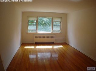 1565 Lemoine Ave APT 1H, Fort Lee, NJ 07024