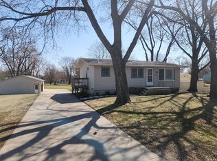 4305 NE 27th St, Des Moines, IA 50317