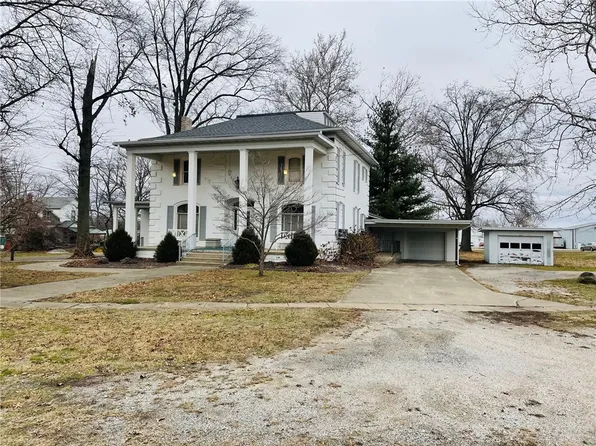 206 W North St, Brownstown, IL 62418