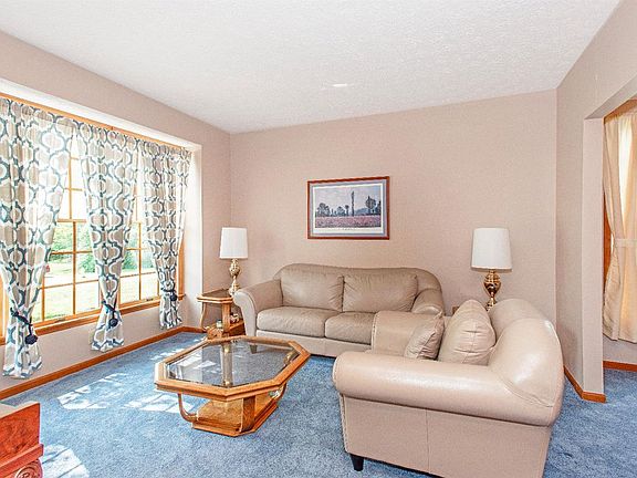 4th image of 6324 Redwood Ct