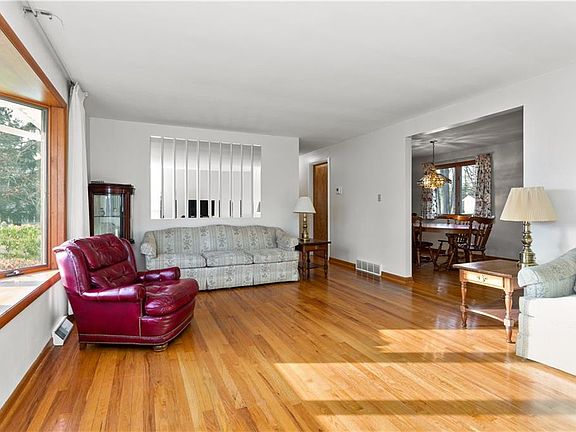3rd image of 214 Cranberry Dr