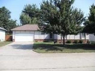 1613 W McGee St, Springfield, MO 65807