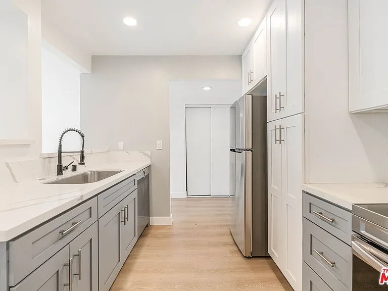 6275 Canterbury Dr #210 — Photo 11