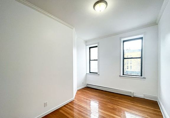 3rd image of 300 E 118th St #3