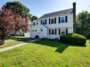 2 Middlefield Dr, West Hartford, CT 06107