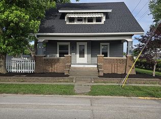 319 N Vine St, Arthur, IL 61911
