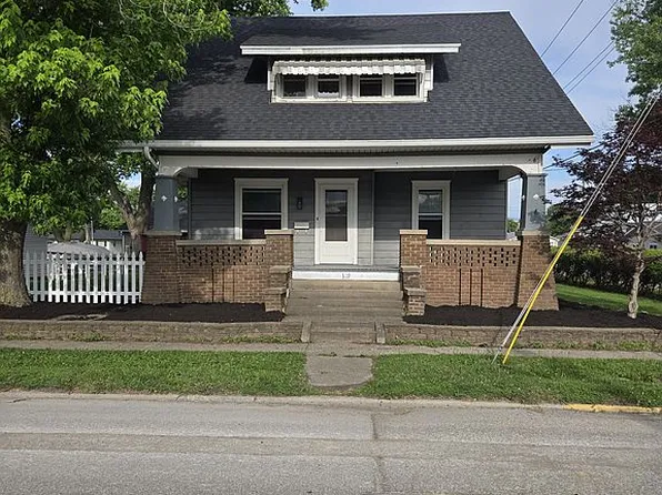 319 N Vine St, Arthur, IL 61911