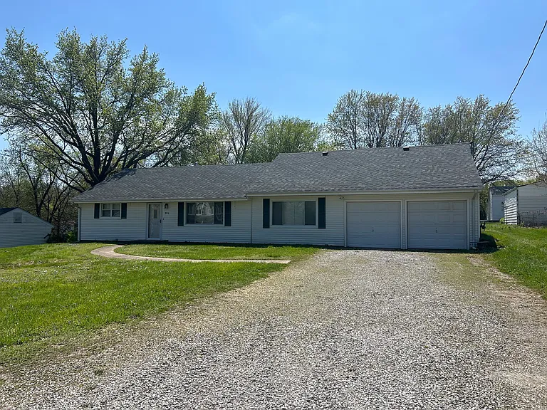 904 Victory Dr — Photo 1