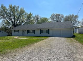 904 Victory Dr, Saint Louis, MO 63125