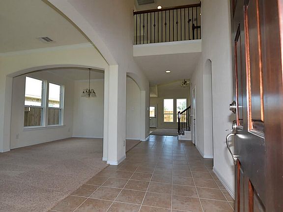 3rd image of 221 Harbor Bend Ln