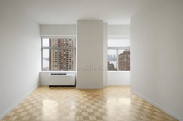 Rented by Bouklis Group | media 28