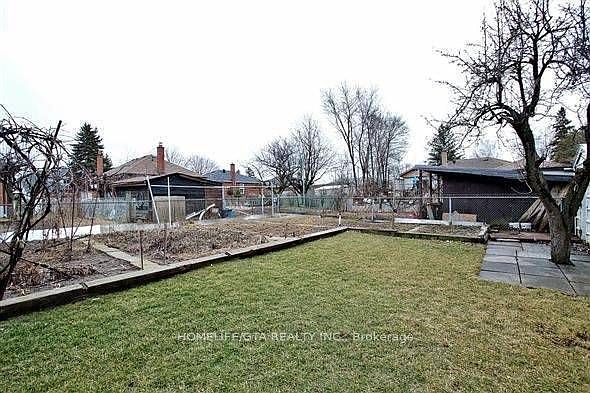 2nd image of 31 Dorking Cres