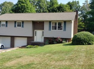 1913 Loire Valley Rd, Johnson City, TN 37604