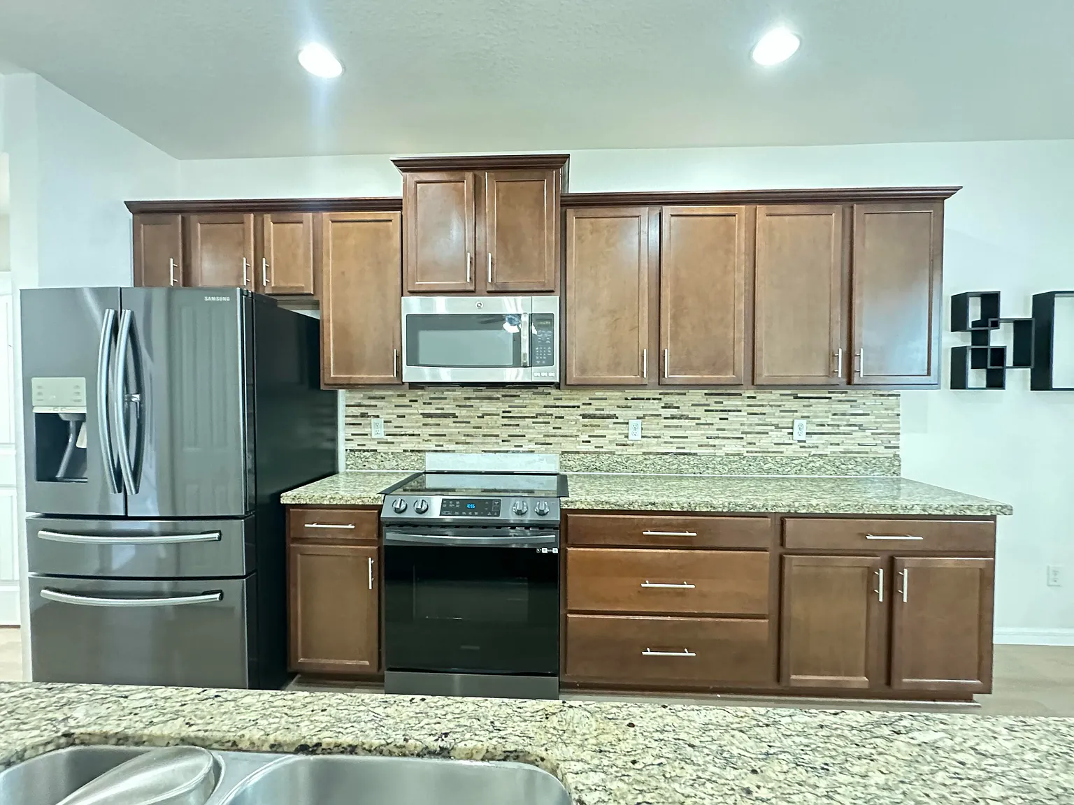 3 bed, 2.5 bath, 1758 sqft, $3,300 — Photo 4