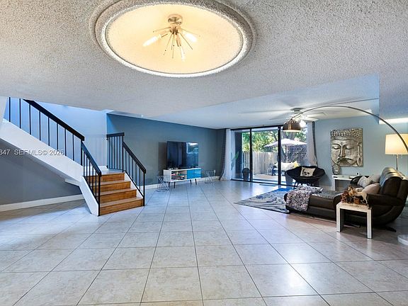 5th image of 20537 NE 6th Ct