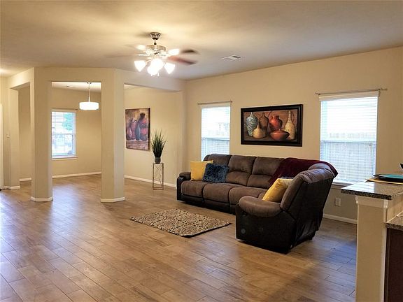 3rd image of 3214 Lauren Oaks Ln