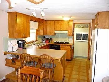 3rd image of 198 Lincoln Dr