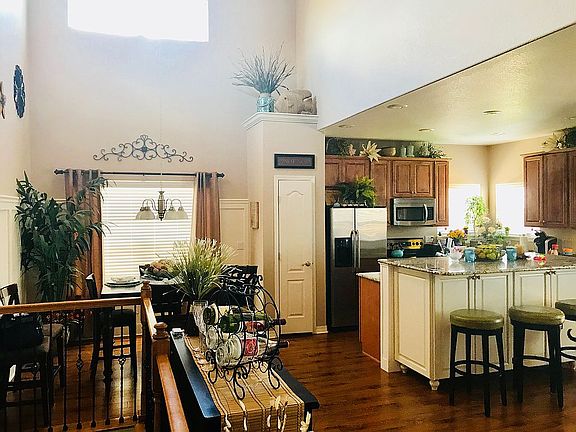 Great Room View Hall Entrnc