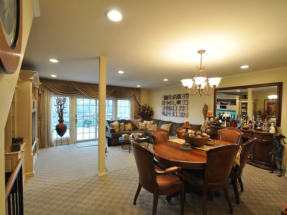 1st image of 47 Woodlake Dr E