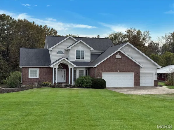 1268 Flintlock Dr, Wentzville, MO 63385