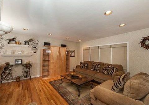 3rd image of 2915 Beach Dr