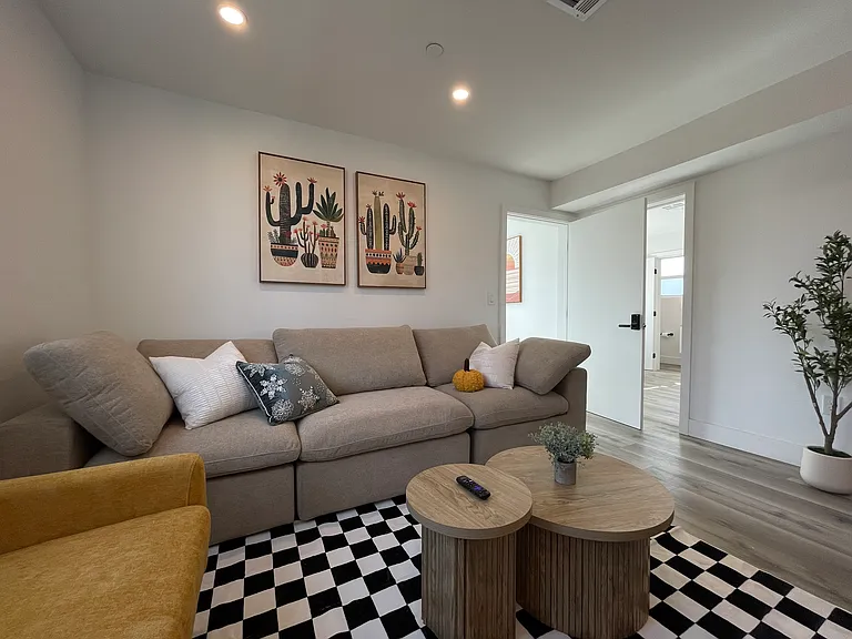 1377 W 36th Pl, Los Angeles, CA 90007 — Photo 7
