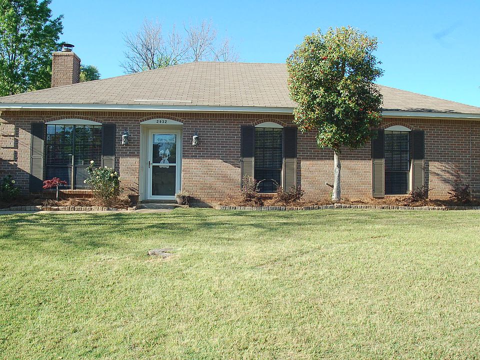 1st image of 2932 Willow Lane Dr