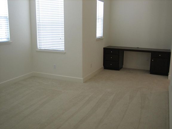 3rd image of 660 W Bonaventure Ave
