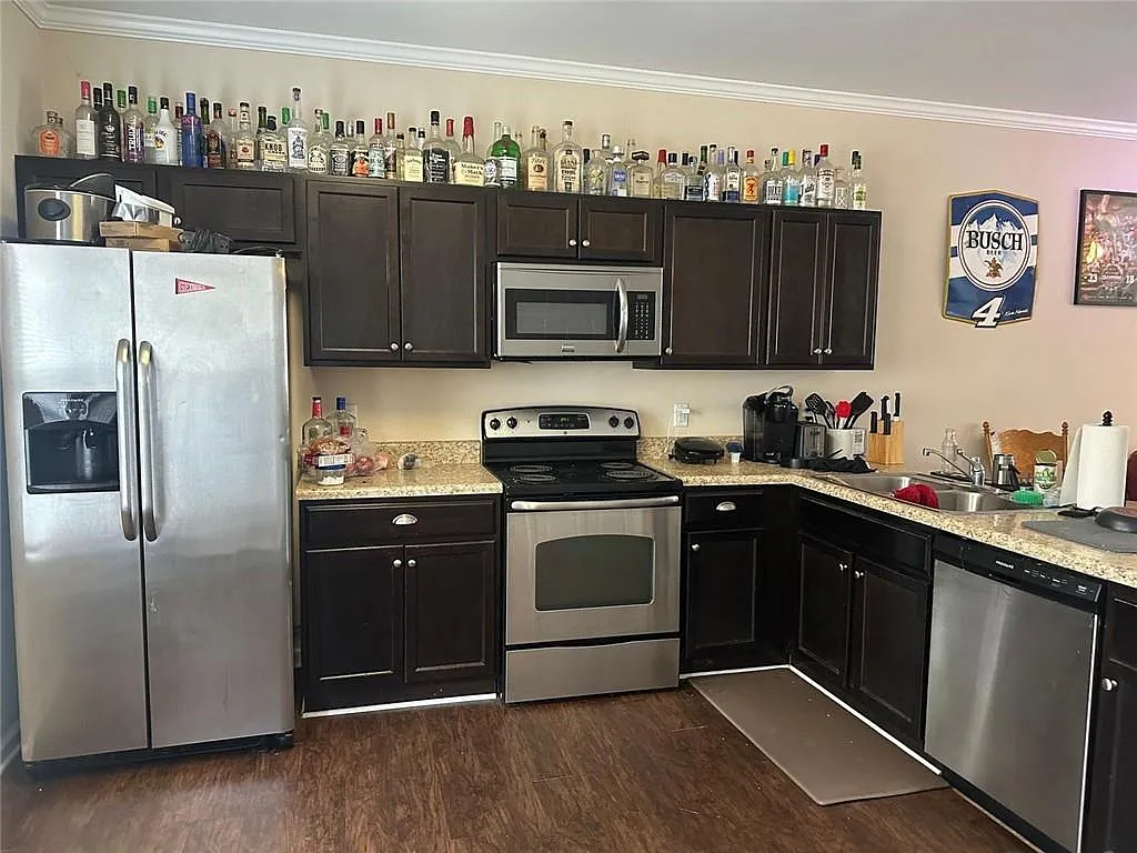 3 bed, 3.5 bath, 1728 sqft, $1,950 — Photo 3