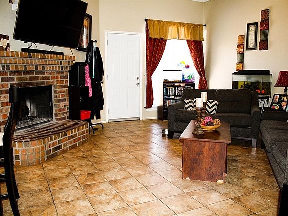 3rd image of 2417 Redfield Dr