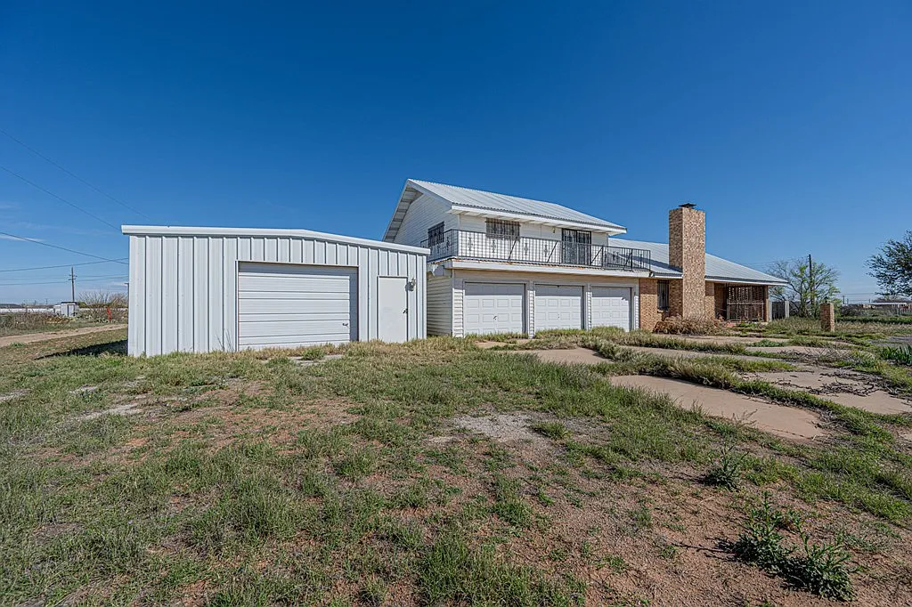 4 bed, 3.0 bath, 2830 sqft, $2,500 — Photo 3