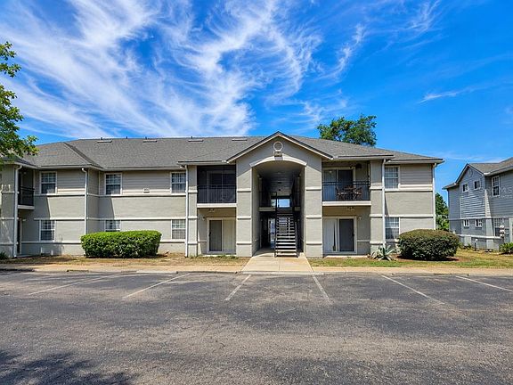4th image of 3705 SW 27th St APT 818