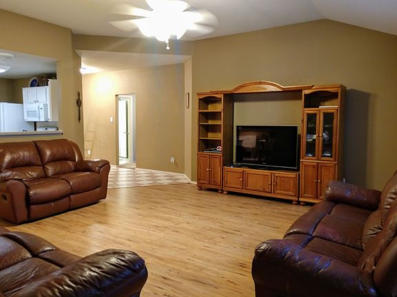 5th image of 3205 Deer Trail Dr