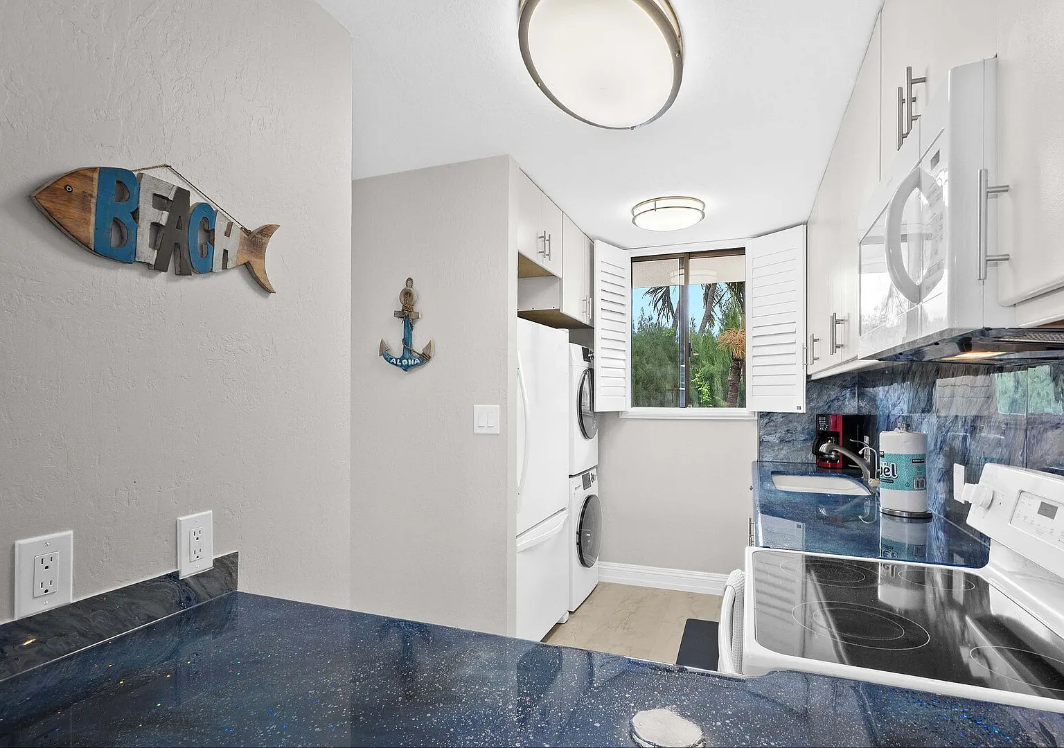 Kanai a Nalu 314 - Modern, Renovated, Oceanfront Condo, Breathtaking — Photo 3