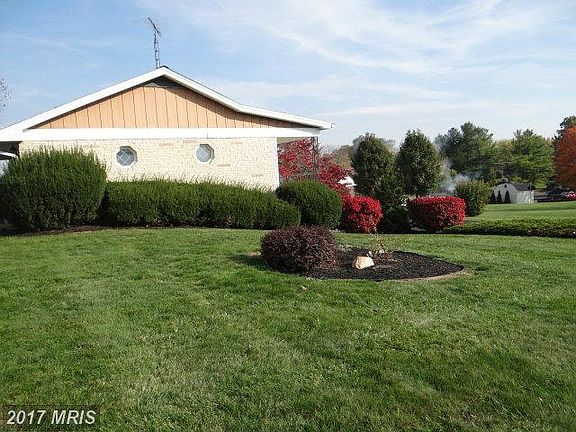 3rd image of 1536 Hillcrest Dr