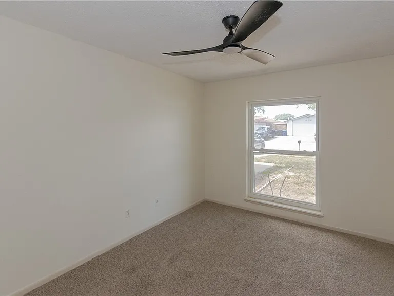 2240 Lombardy Dr — Photo 5