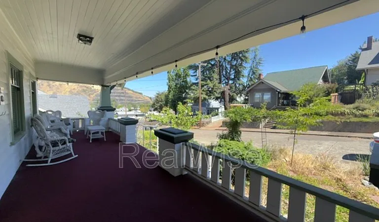 837 SE Blakeley Ave — Photo 40