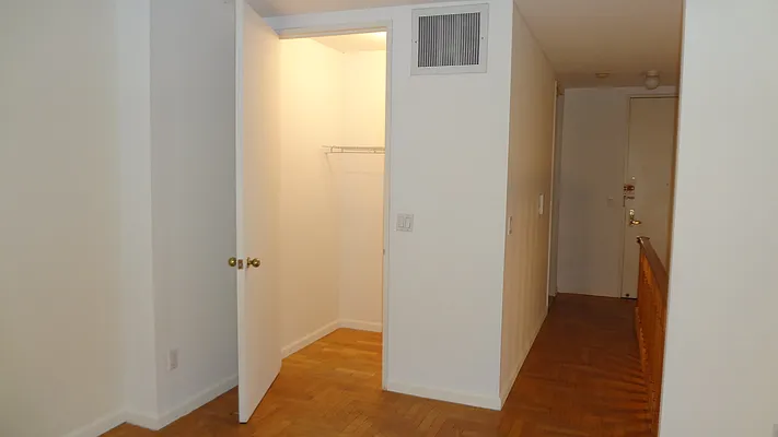 Rented by Royal Operation System | media 31