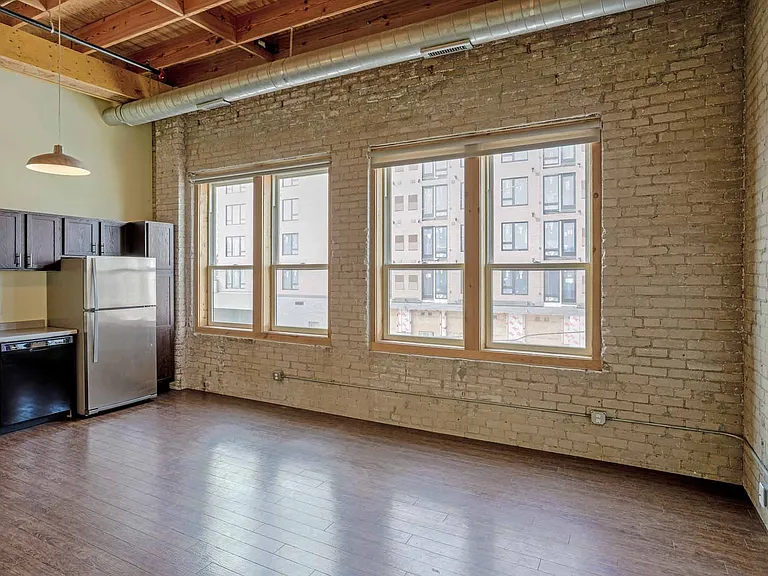 La Pompadour Apartments — Photo 9