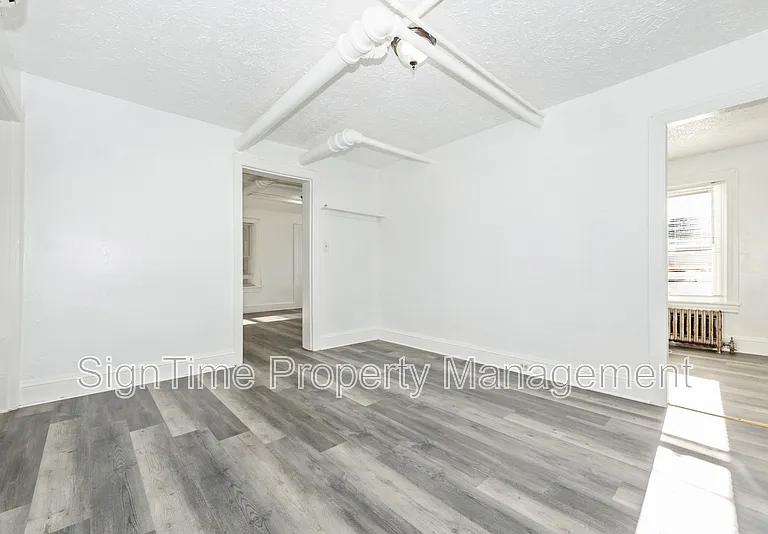 220 Summit Ave #BASEMENT — Photo 10