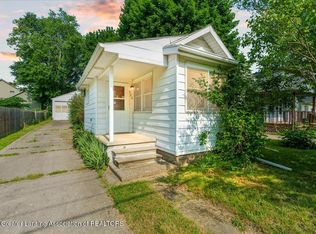 952 Leslie St, Lansing, MI 48912